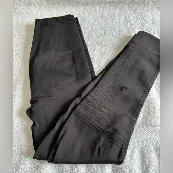 Lululemon Zone In Crop - Picture 6 of 9